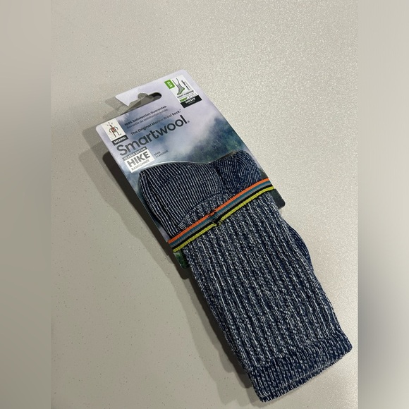 Smartwool Men's Medium Hike Classic Edition Light Cushion Crew Socks Blue NWT - Picture 1 of 5